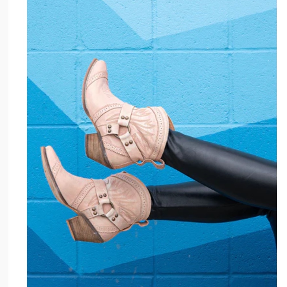Dingo Women's Gummy Bear Western Booties